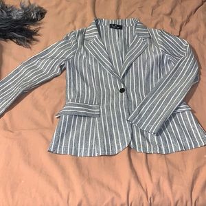 Trendy Grey and White Blazer